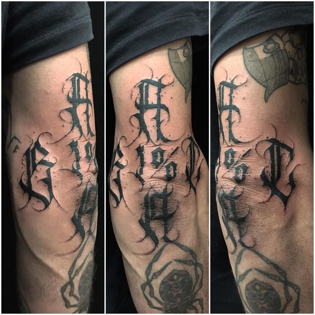 Tatouage Black letter