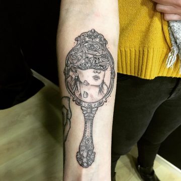 Tatouage La femme au miroir