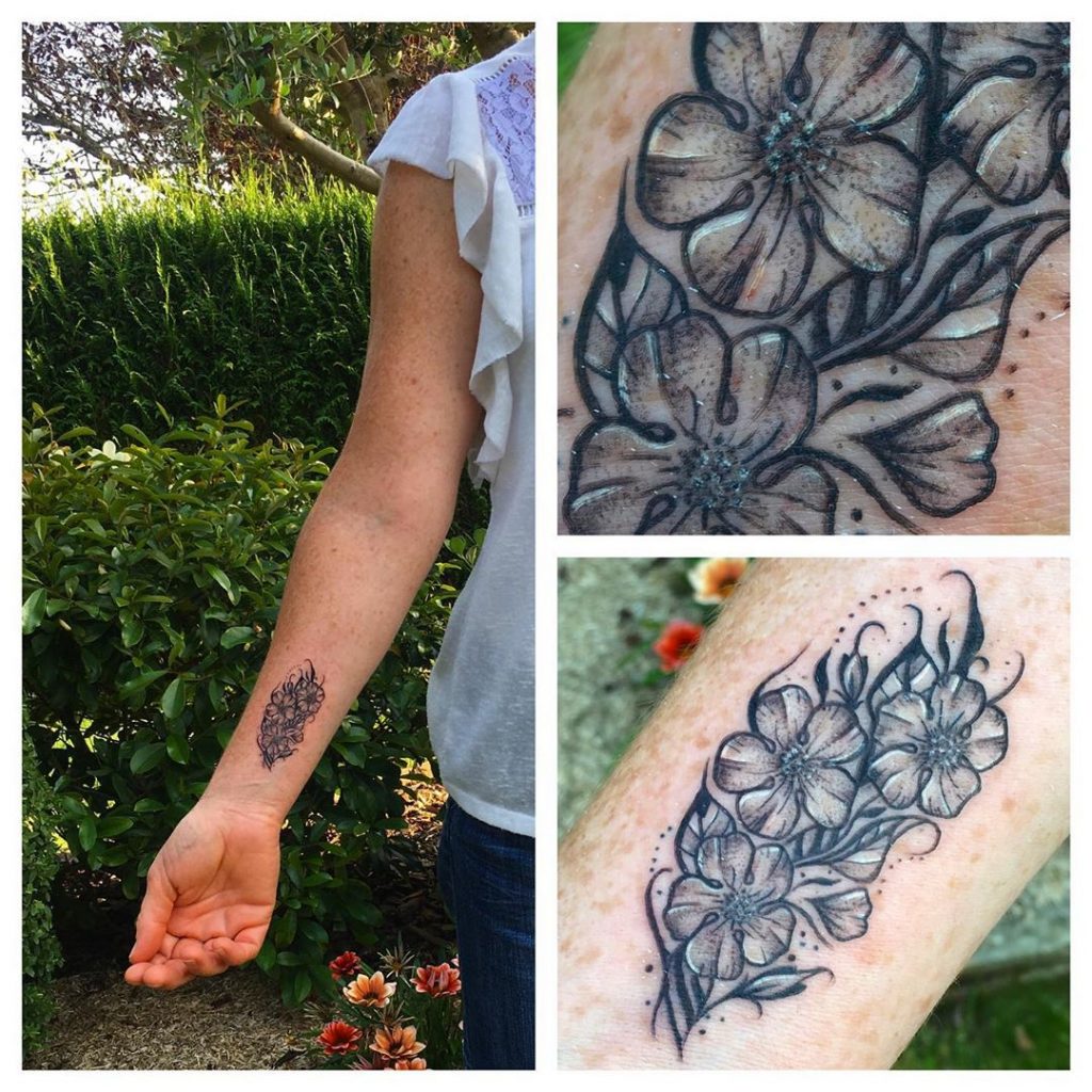 Tatouage fleurs